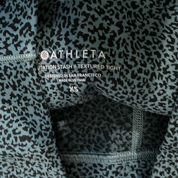 EUC Athleta Salutation Stash II Textured Tight 7/8 Leggings size XS - Picture 3 of 3